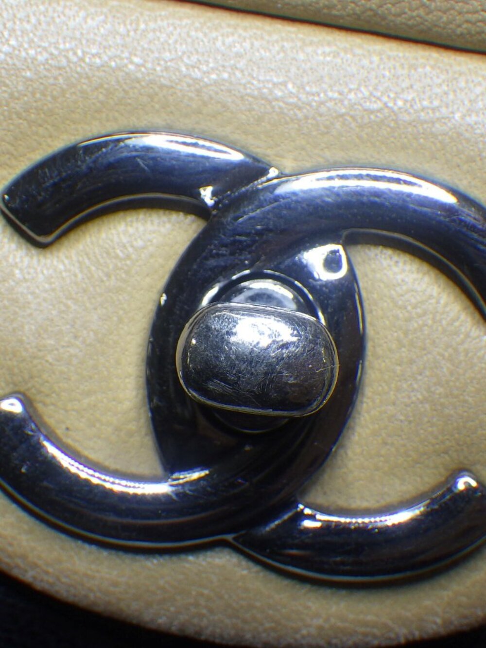 Chanel Bag 18-Series (sticker is unstuck but comes with) - Picture 11 of 15